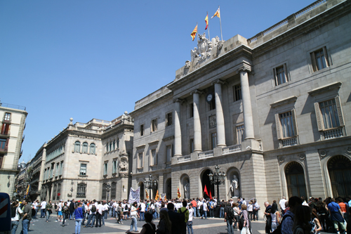 Casa de la Ciutat (Ajuntament/Rathaus) mit Demonstration
